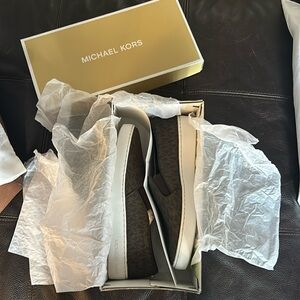 Michael Kors MK Keaton Logo Slip-On Sneaker size 8